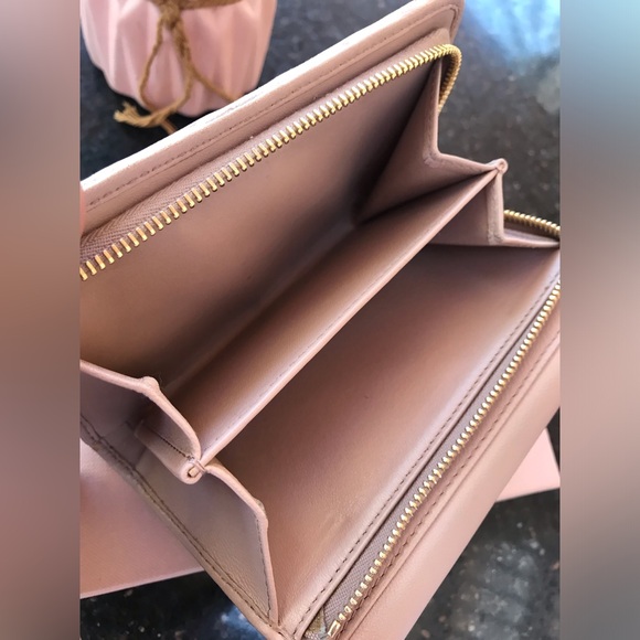 ๐ฏ Authentic & Preloved Miu Miu Metalasse compact wallet with box - Picture 13 of 17